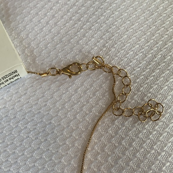 NWT H&M Dainty Gold and White Pearl Necklace - Picture 3 of 5